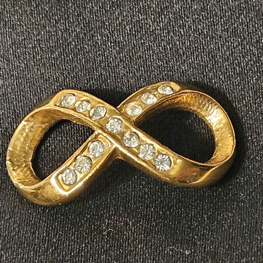 Omega Slide Elegant Infinity Pendant